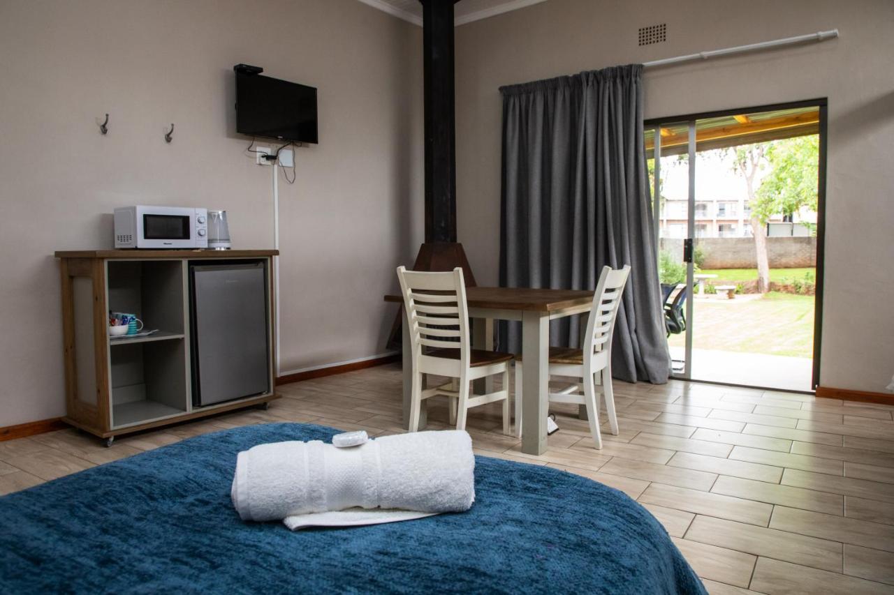 Opstal Guestfarm Hotel Потчефструм Екстериор снимка
